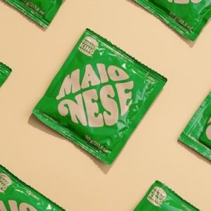 foto do design de um sachê de maionese exemplificando tendências de design 